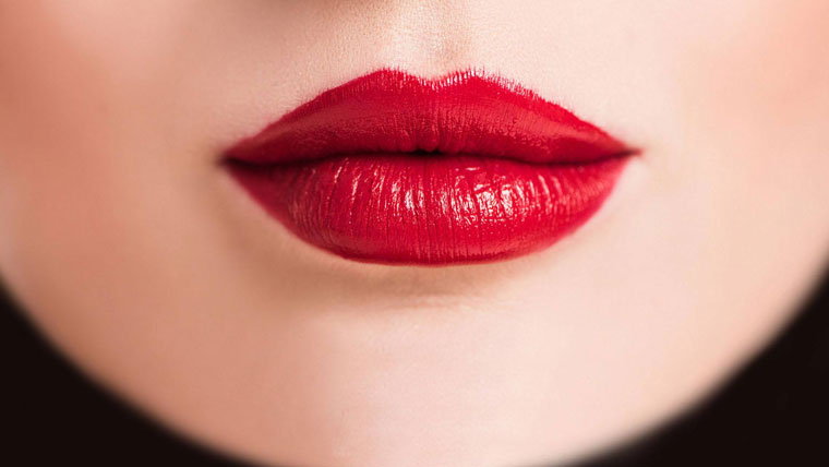 آرایش با رژ قرمز