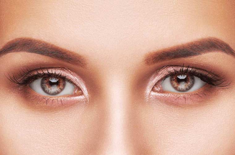 چشم‌های فندقی، خط چشم رنگی